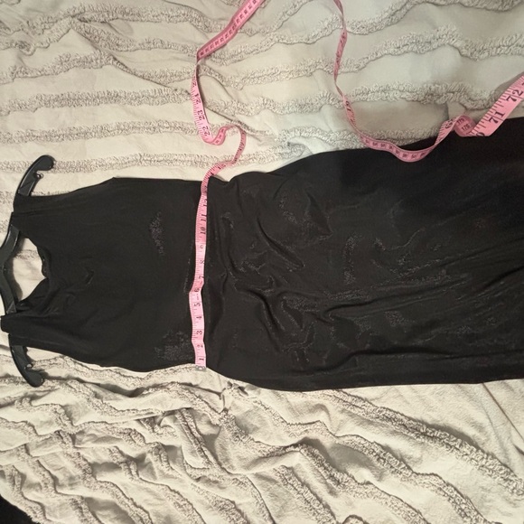 Slinky and shimmery black midi dress by Alice+Olivia. - Picture 4 of 5